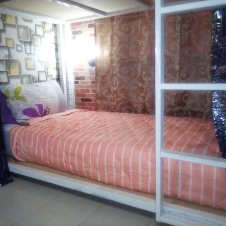 Ban Kru Ae mixed dorm Bed & Breakfast Bangkok Bagian luar foto
