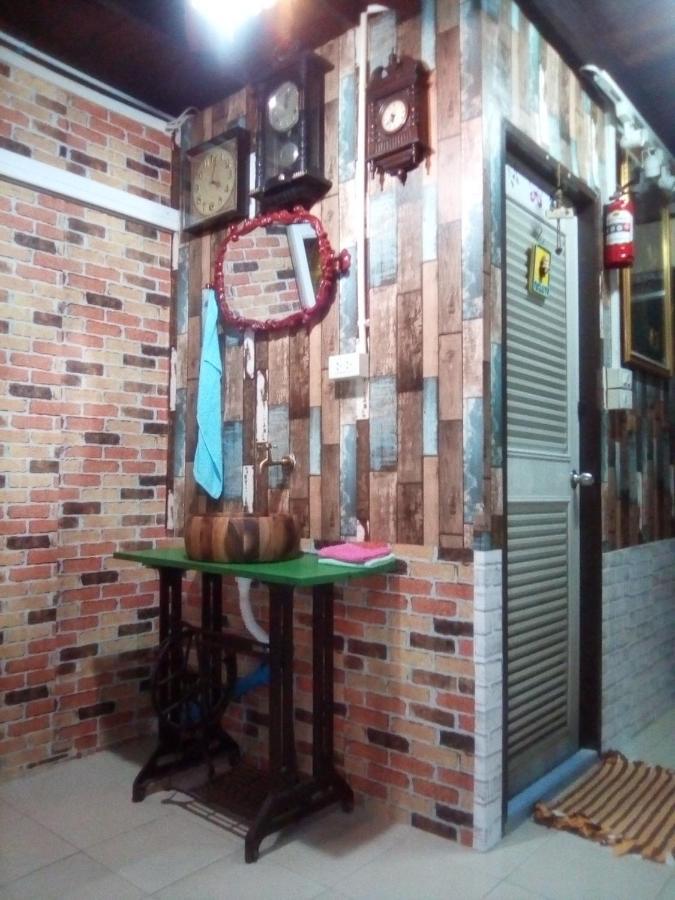 Ban Kru Ae mixed dorm Bed & Breakfast Bangkok Bagian luar foto