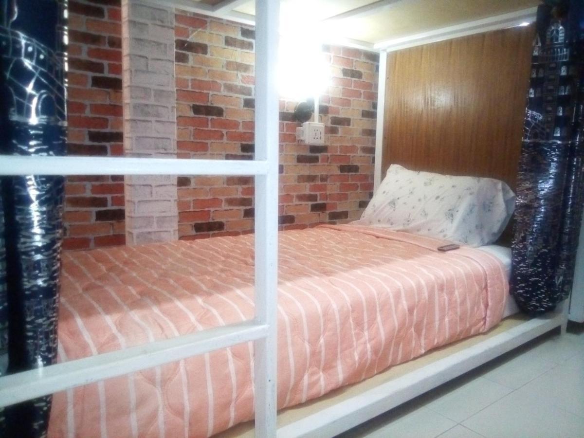 Ban Kru Ae mixed dorm Bed & Breakfast Bangkok Bagian luar foto