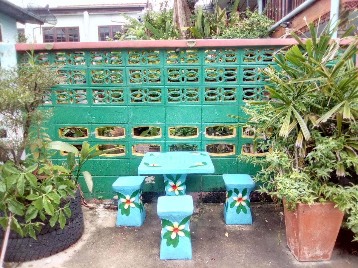 Ban Kru Ae mixed dorm Bed & Breakfast Bangkok Bagian luar foto