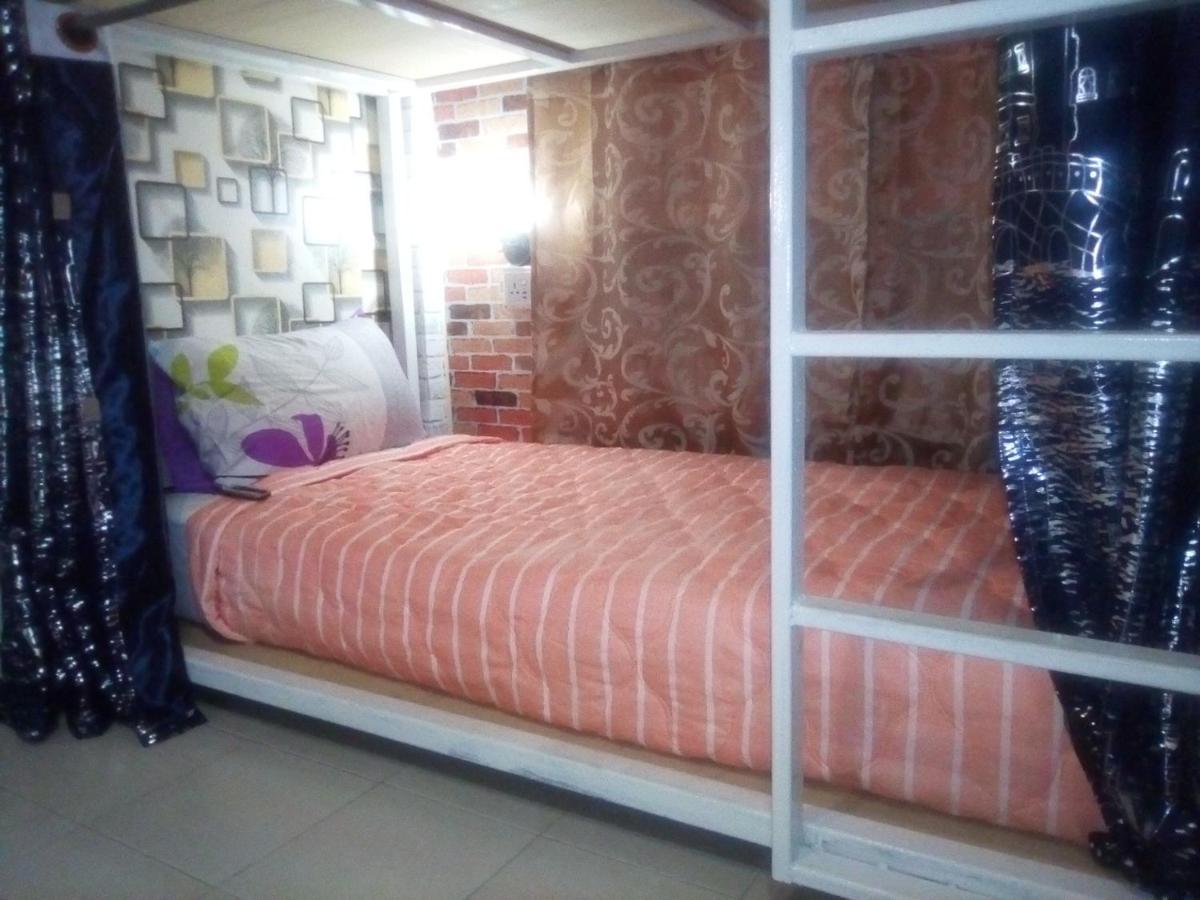 Ban Kru Ae mixed dorm Bed & Breakfast Bangkok Bagian luar foto